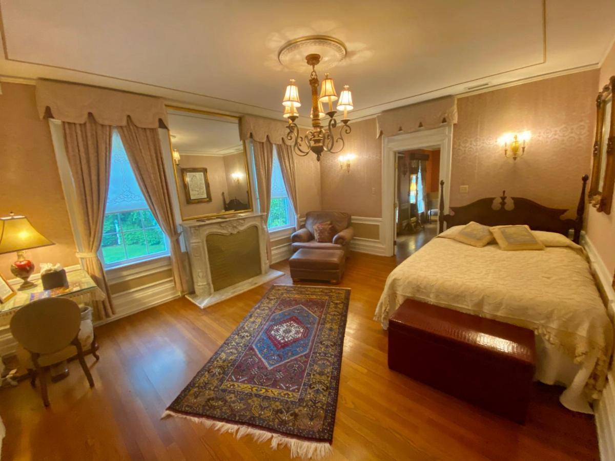 The Melange Inn Хендерсънвил Екстериор снимка