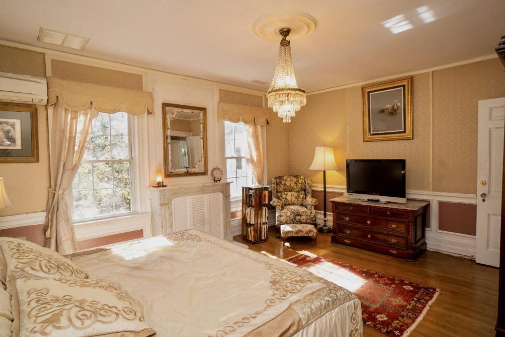 The Melange Inn Хендерсънвил Екстериор снимка