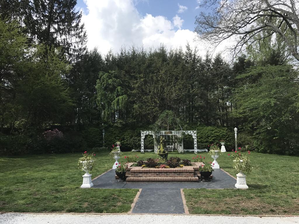 The Melange Inn Хендерсънвил Екстериор снимка