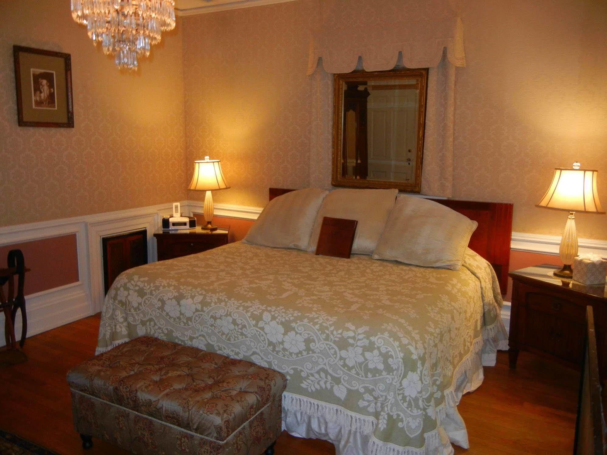 The Melange Inn Хендерсънвил Екстериор снимка